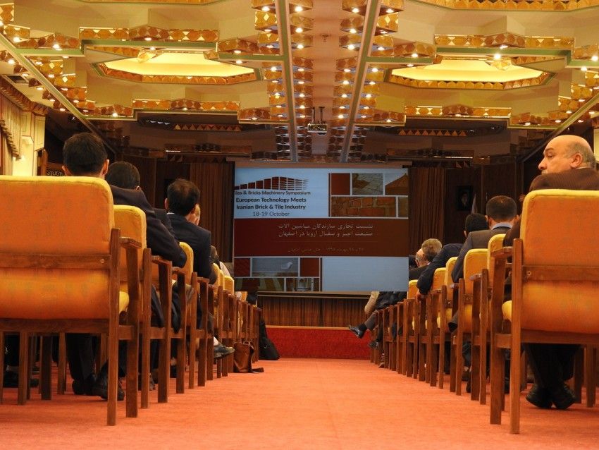 نشست تجاری سازندگان ماشين الات صنعت آجر و سفال اروپا در اصفهان